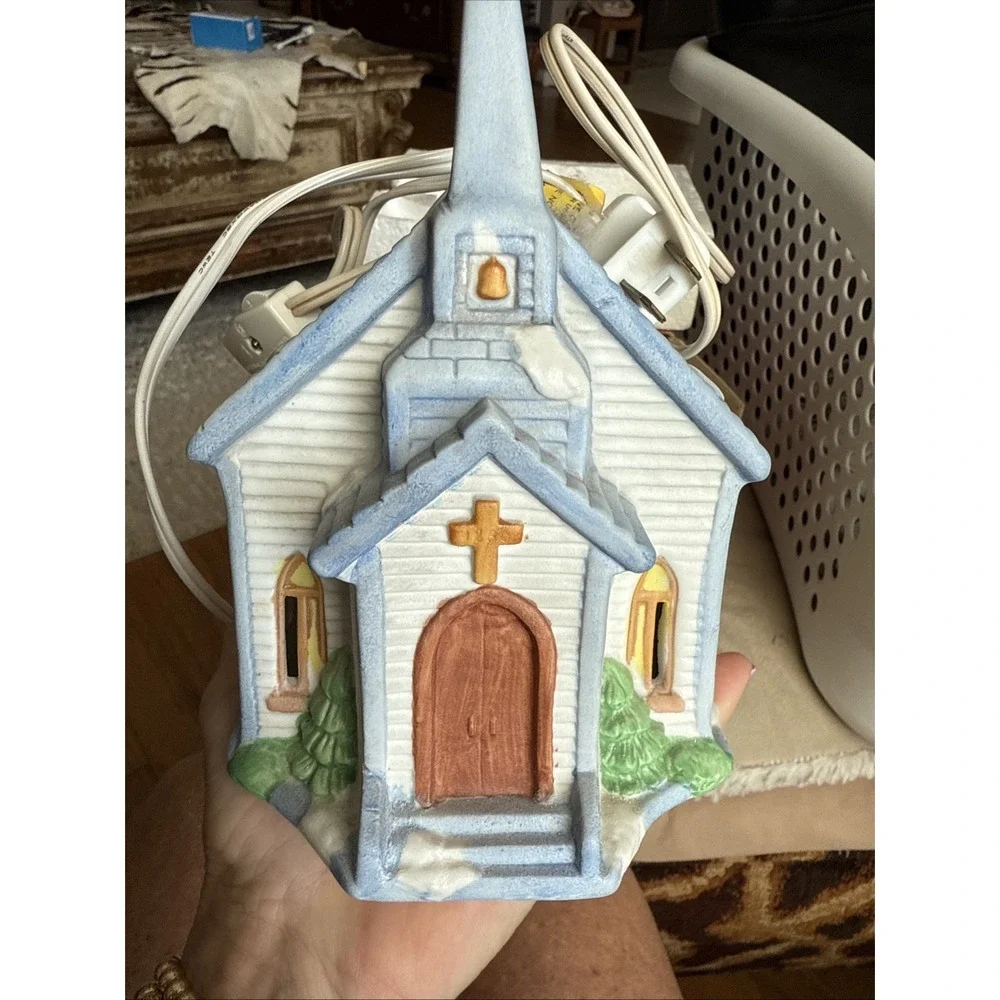 1991 St. Paul's Church Porcelain Lighted. No Call Puts.  4313‎